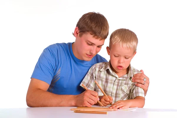老爸和儿子一起绘图 — 图库照片