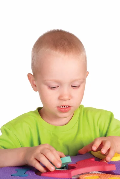 Mały chłopiec gra — Zdjęcie stockowe
