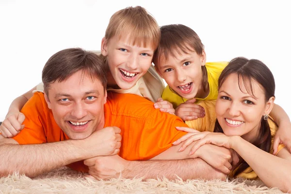 Familie op een tapijt — Stockfoto