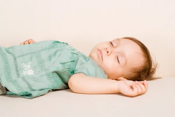 Lilla flicka sover — Stockfoto