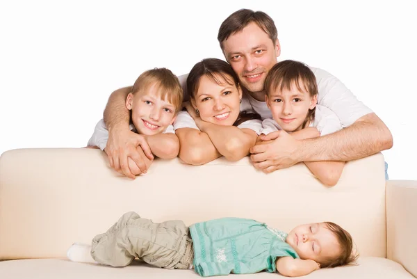 Familjen på soffa — Stockfoto