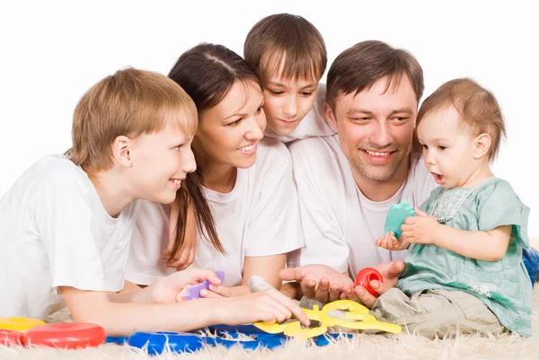 Familjen av fem på mattan — Stockfoto