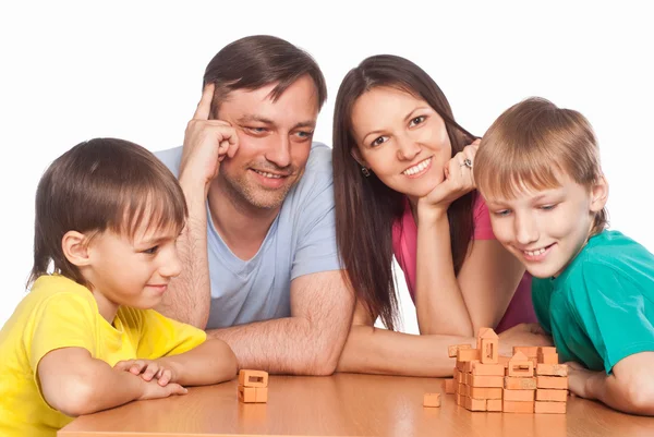 Trevlig familj spelar — Stockfoto