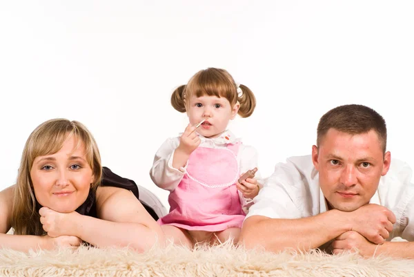 Carino famiglia su tappeto — Foto Stock