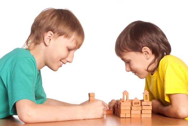 Dois meninos brincando — Fotografia de Stock