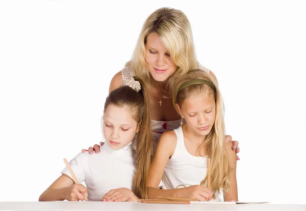 Mom draws with daughters — Stock Photo, Image
