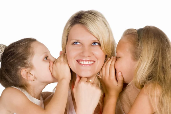 Mutter mit Töchtern flüsternd — Stockfoto
