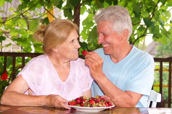 老夫婦を食べる — ストック写真