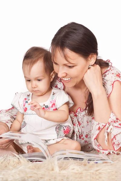 Mom and baby reading — Stock Photo, Image