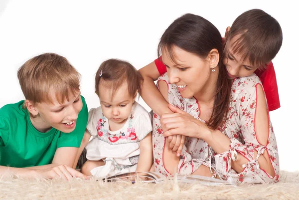 Rodziny na dywan — Zdjęcie stockowe
