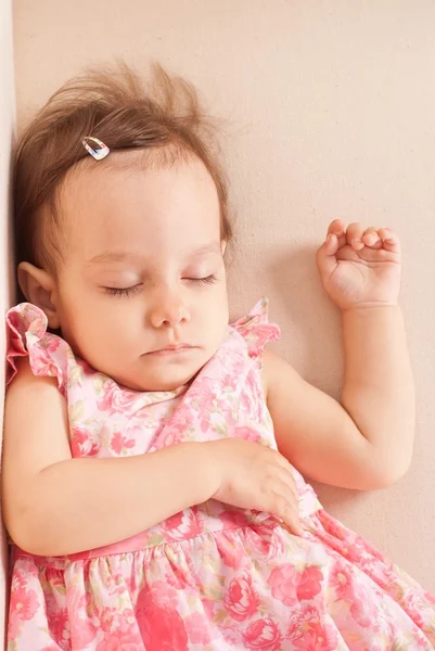 Niedliches Mädchen schläft — Stockfoto