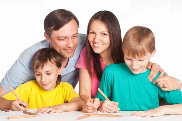 Familie tekening aan tafel — Stockfoto