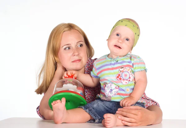 Maminka s dítětem u stolu — Stock fotografie