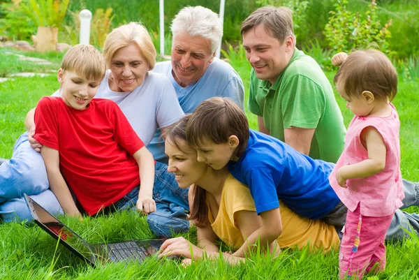 Family at nature with laptop — Stock Photo, Image
