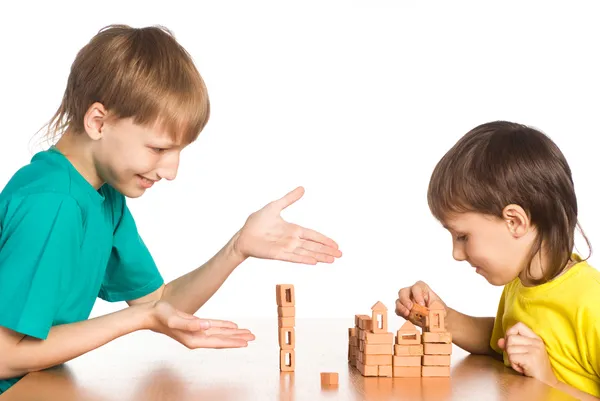 Dos hermanos jugando — Foto de Stock