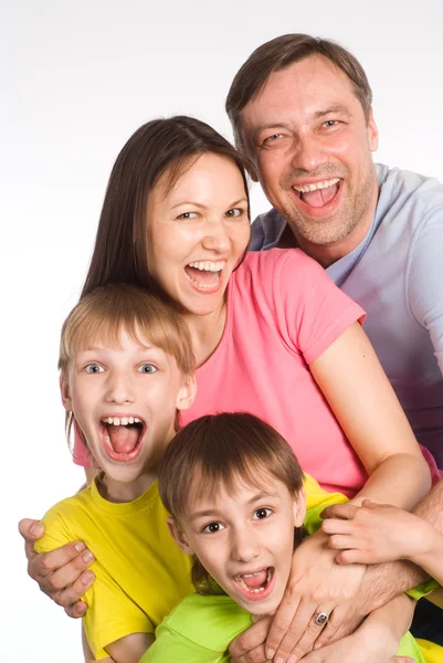 Ευτυχισμένη οικογένεια σε ένα λευκό — Φωτογραφία Αρχείου