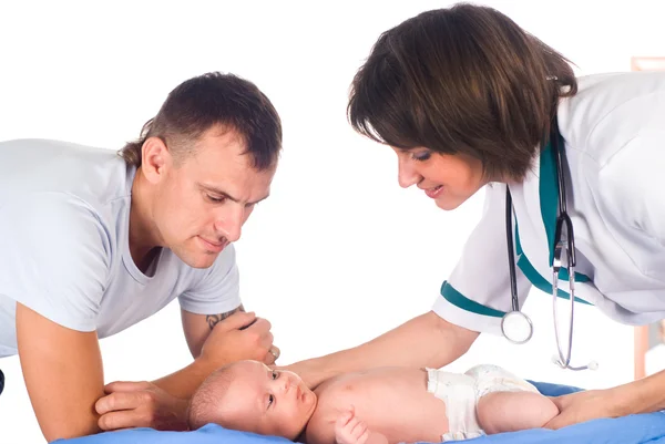 Verpleegster met baby en papa — Stockfoto