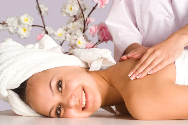 Meisje op massage — Stockfoto