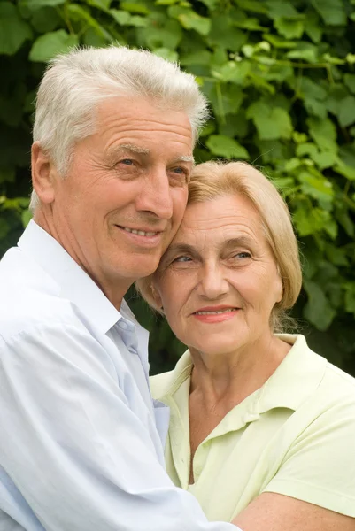 Oude paar op aard — Stockfoto