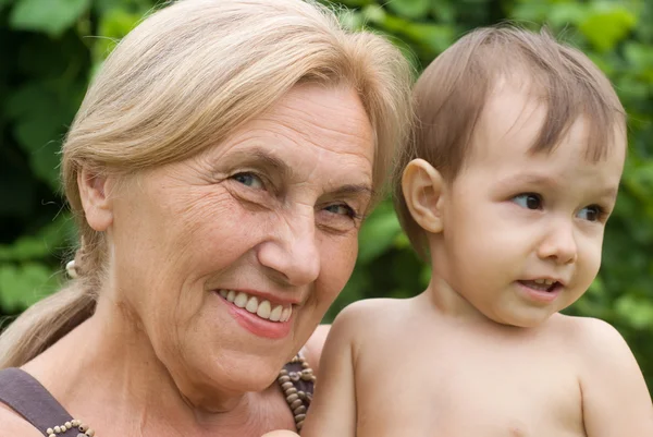 Granny met baby — Stockfoto