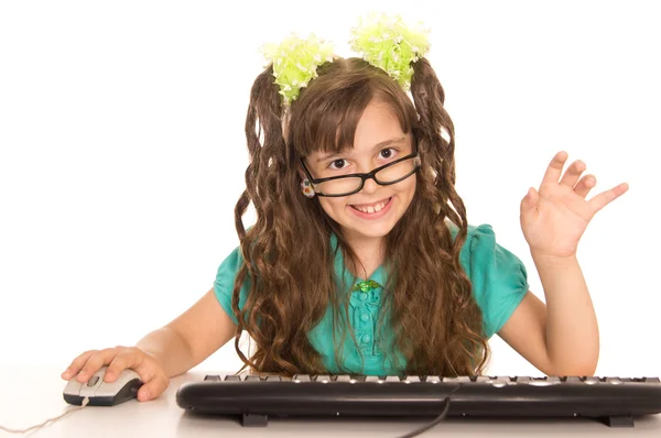 Malá holčička v počítači — Stock fotografie