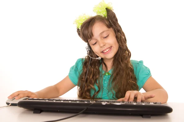 Dziewczynka w komputerze — Zdjęcie stockowe