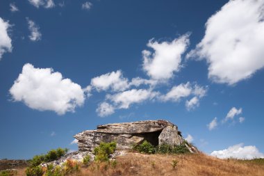 Dolmen de Busnela clipart