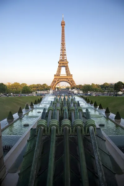 stock image Torre Eiffel al ocaso