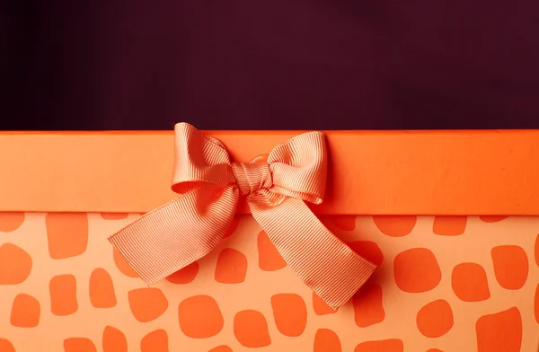 Orange presentförpackning Royaltyfria Stockbilder