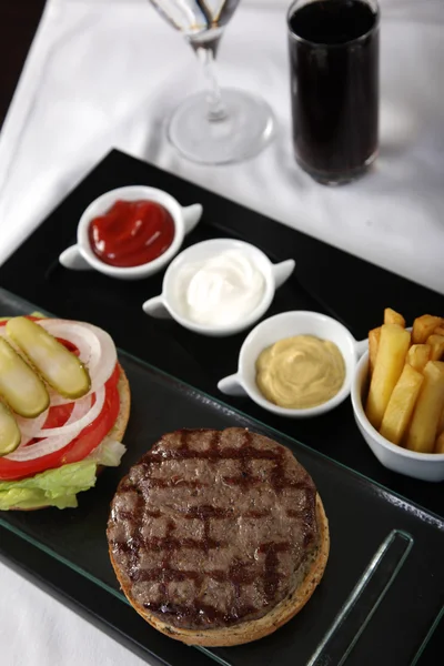 Maravilhoso serviço para o menu Burger — Fotografia de Stock