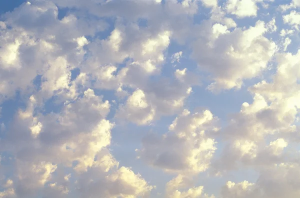 Céu cheio de nuvens Imagem De Stock