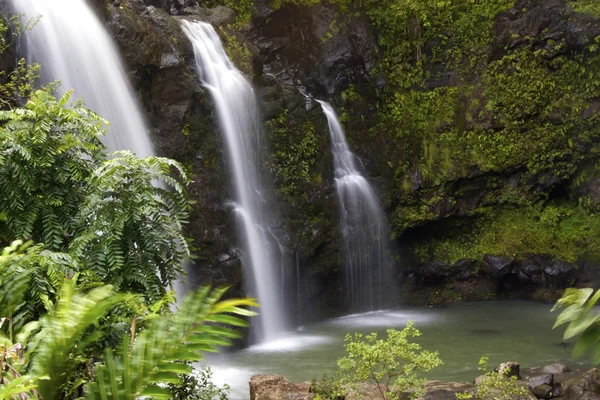 Dreifacher tropischer Wasserfall — Stockfoto