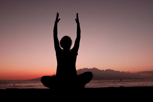 日没のヨガ瞑想 — ストック写真