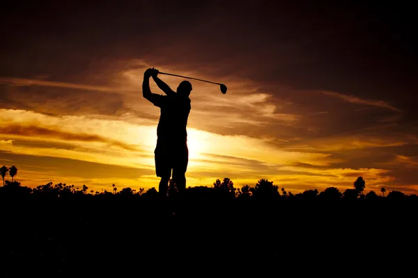Гравець у гольф на заході сонця Ліцензійні Стокові Фото