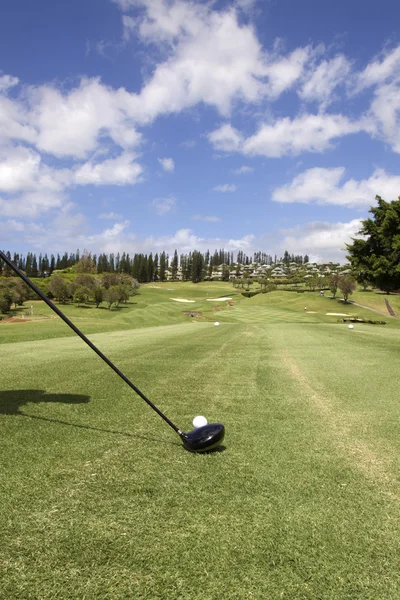 Golfista Teeing Off em Maui — Fotografia de Stock