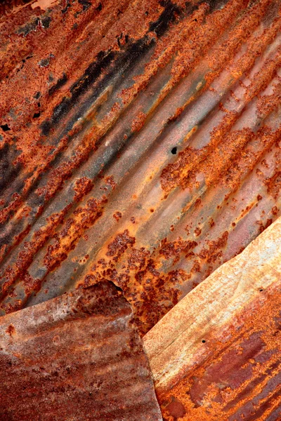 Placas metálicas corrugadas oxidadas — Foto de Stock