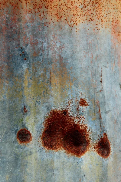 Mottled and patterned red rust on a corrugated sheet of metal — Stock Photo, Image