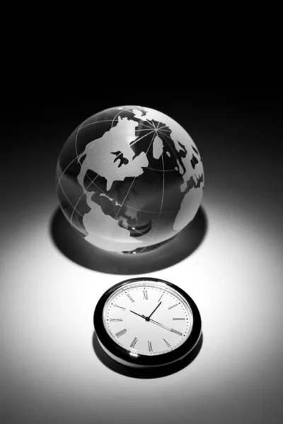 Globe et horloge — Photo