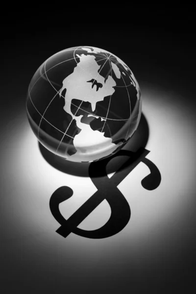Globe och dollartecken — Stockfoto