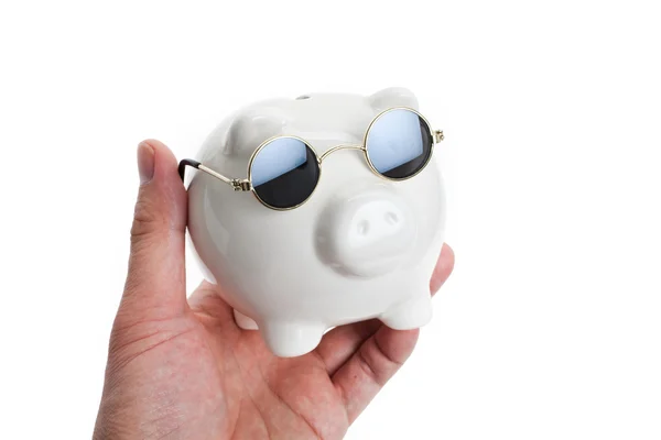 Sparschwein und Sonnenbrille — Stockfoto