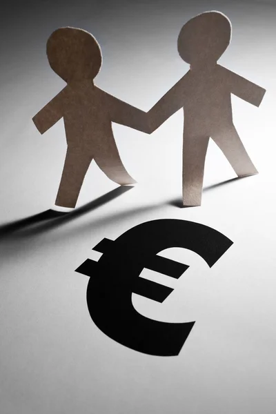 Euro-Dollarzeichen und Papierkettenmänner — Stockfoto