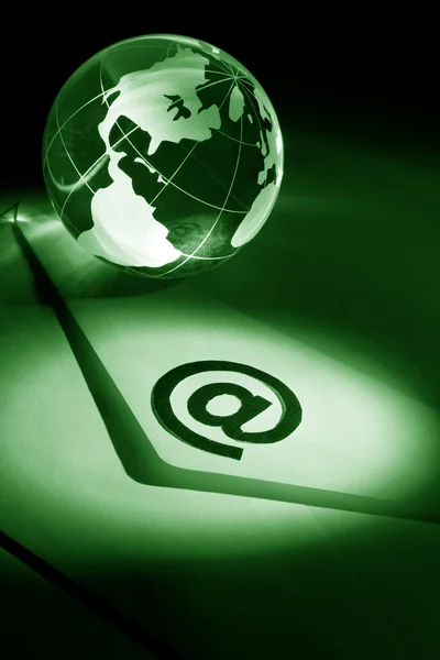Glob i e-mail — Zdjęcie stockowe