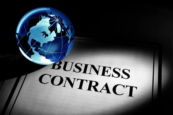 Glóbus a obchodní kontrakt — Stock fotografie