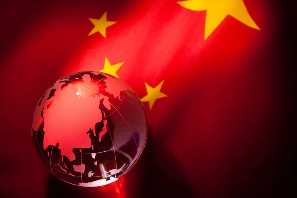 Globus und China-Flagge — Stockfoto