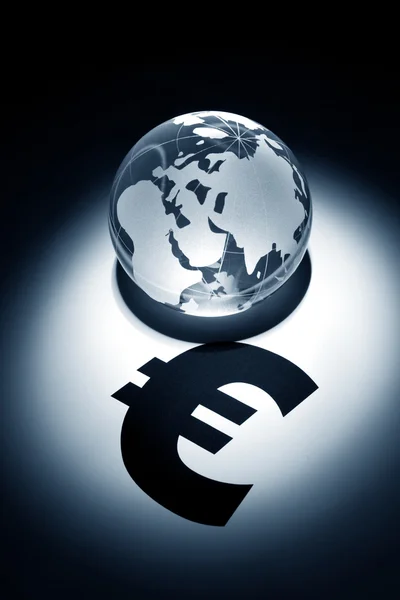全球和欧元符号 — 图库照片