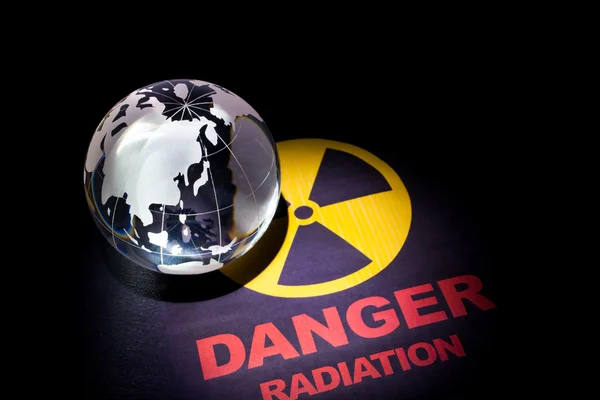 Sinal de perigo de radiação — Fotografia de Stock