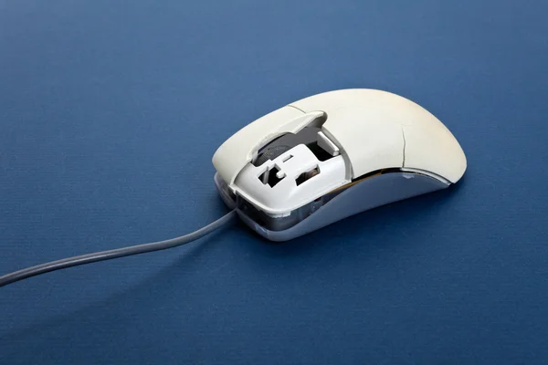 Zepsuta mysz komputerowa — Zdjęcie stockowe