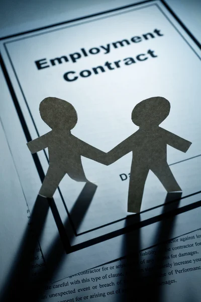 Employment Contract and Paper Chain Men — Stock Photo, Image