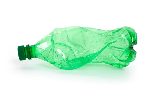 Botella de agua verde triturada —  Fotos de Stock