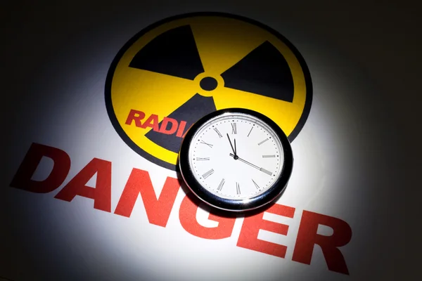 Señal de peligro de radiación — Foto de Stock